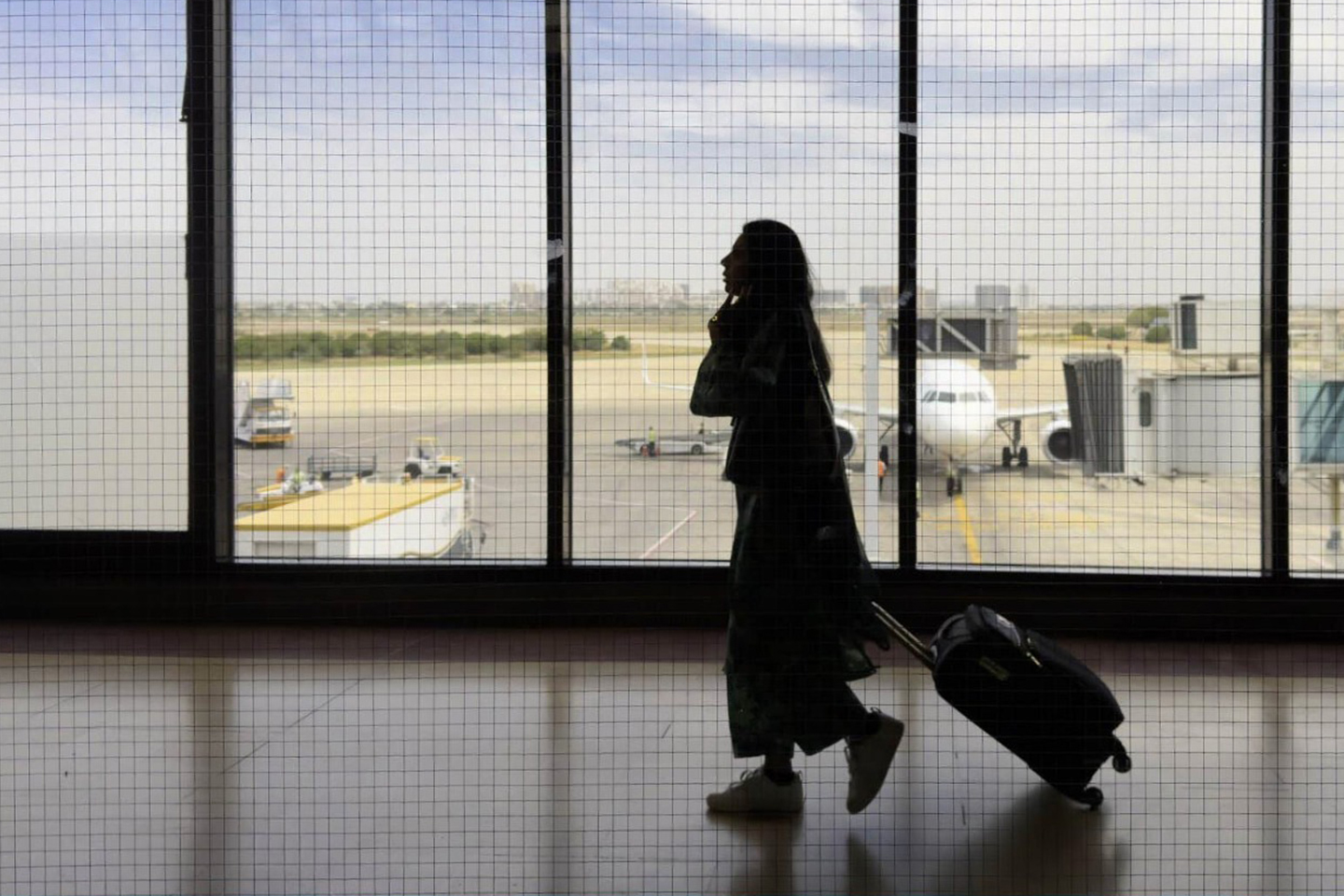 Couple heading towards DXB airport